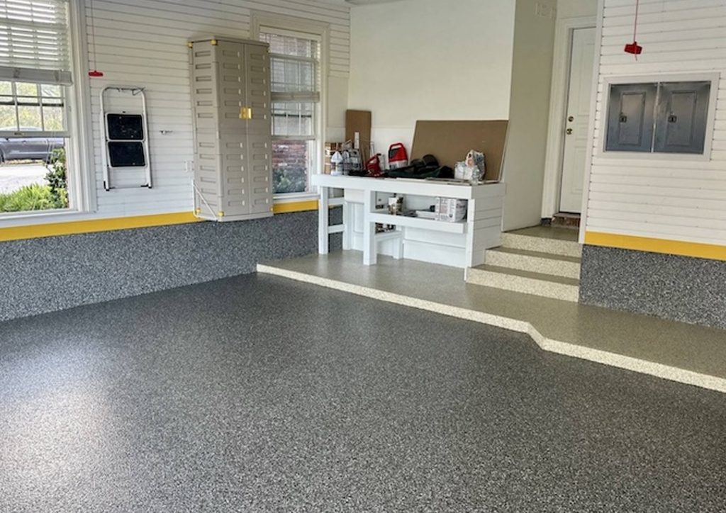 Garage Floor Coating Prep in Grayhawk: De-Cluttering and Waste Removal