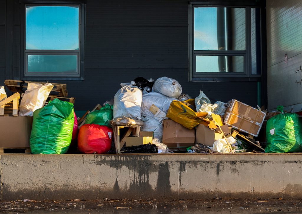 Restaurant and Retail Junk Removal and Dumpster Service in Troon North