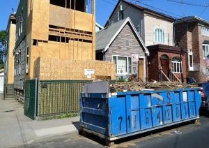 Roofer Guide: Dumpster Rental vs Waste Management